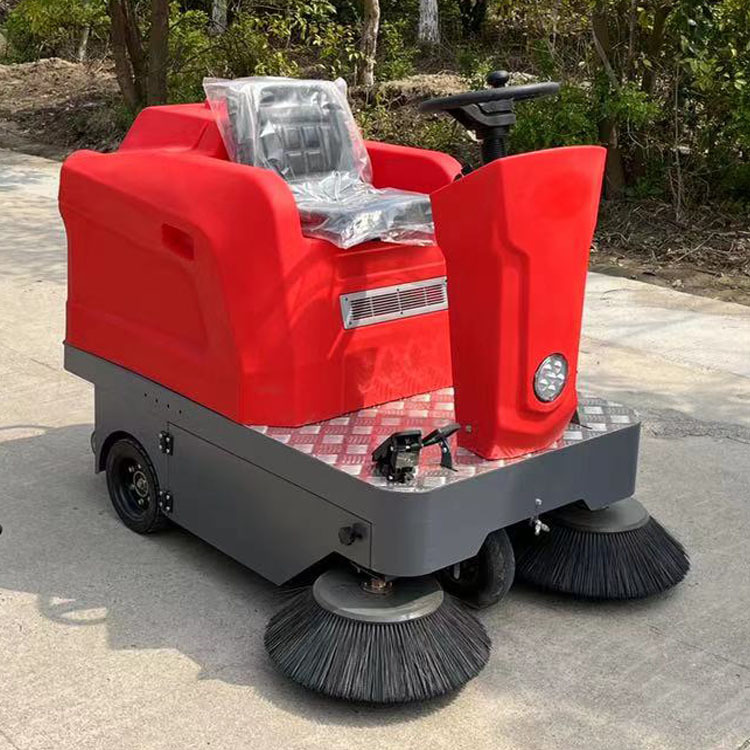 工廠清掃設(shè)備全解析 從清掃機(jī)到掃路車(chē)系列，打造高效清潔解決方案